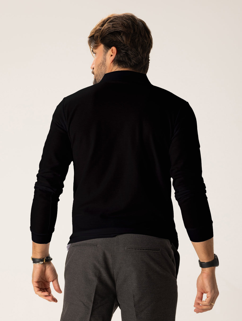 Sudadera con cuello color negro