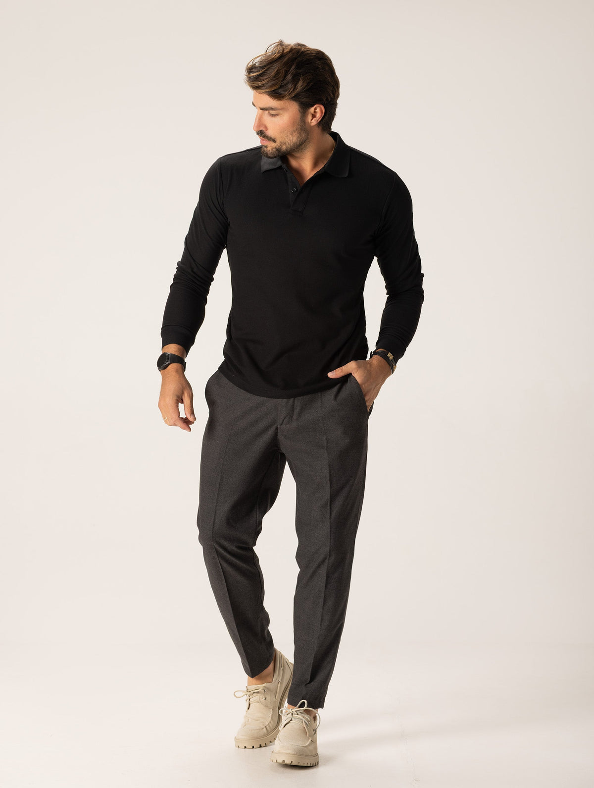 Sudadera con cuello color negro