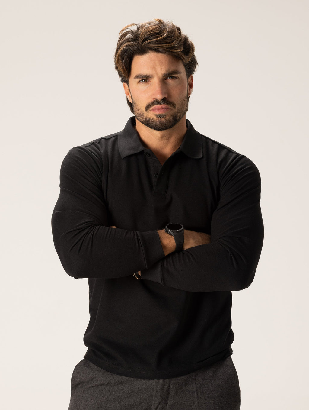 Sudadera con cuello color negro