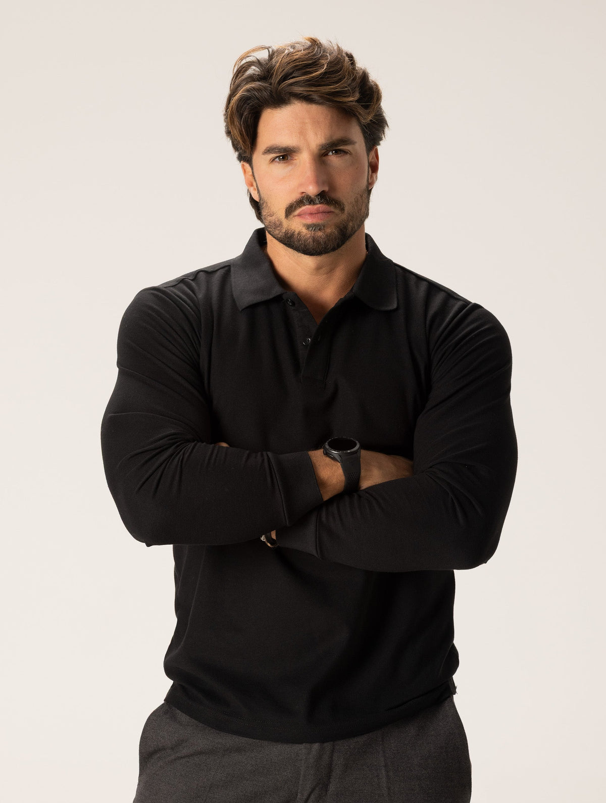 Sudadera con cuello color negro