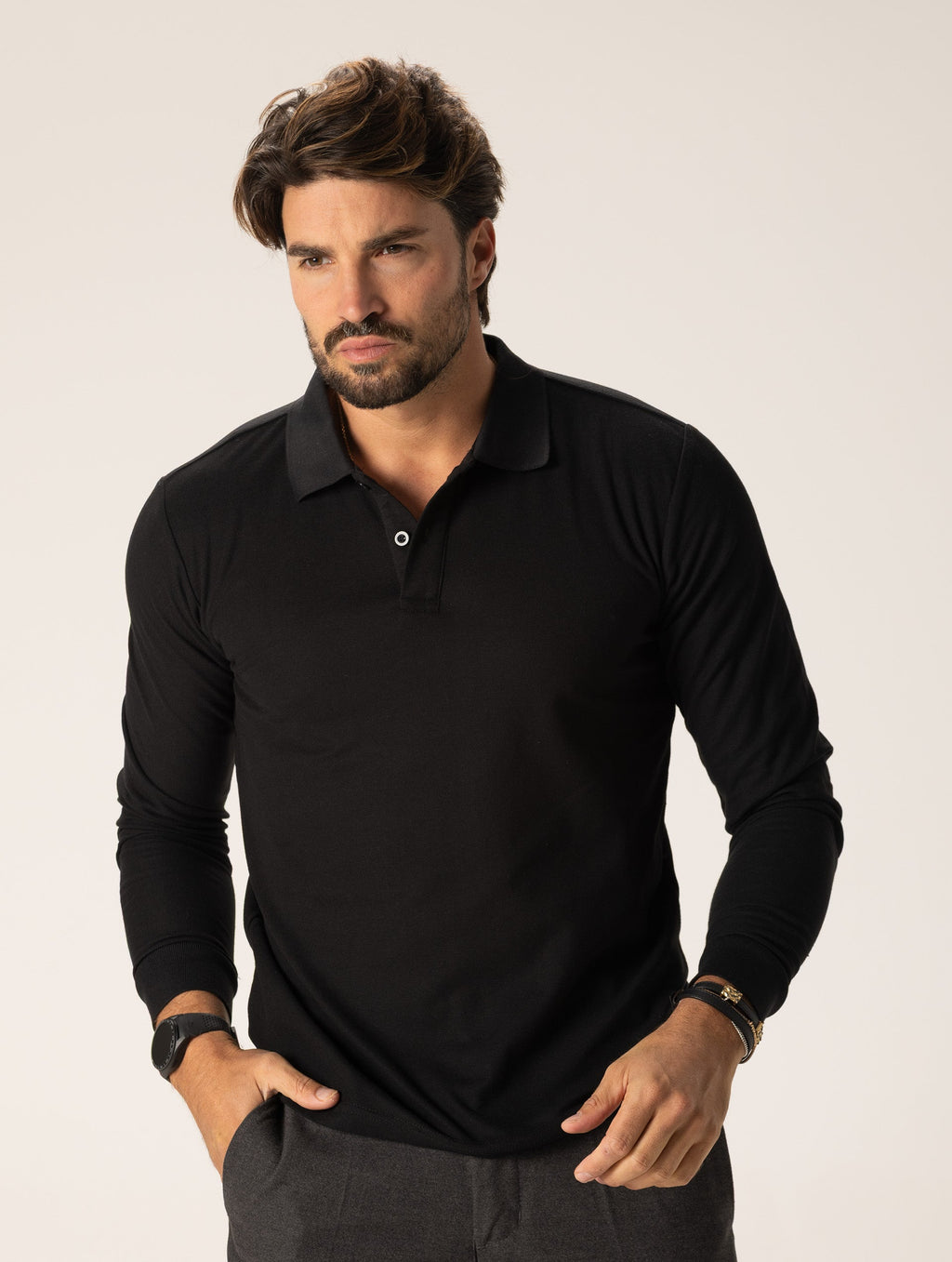Sudadera con cuello color negro